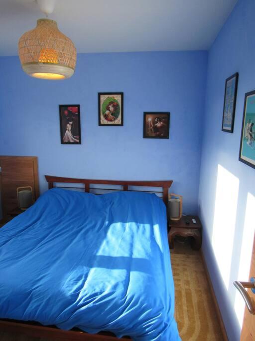 La chouette dort le gîte du retour à la source