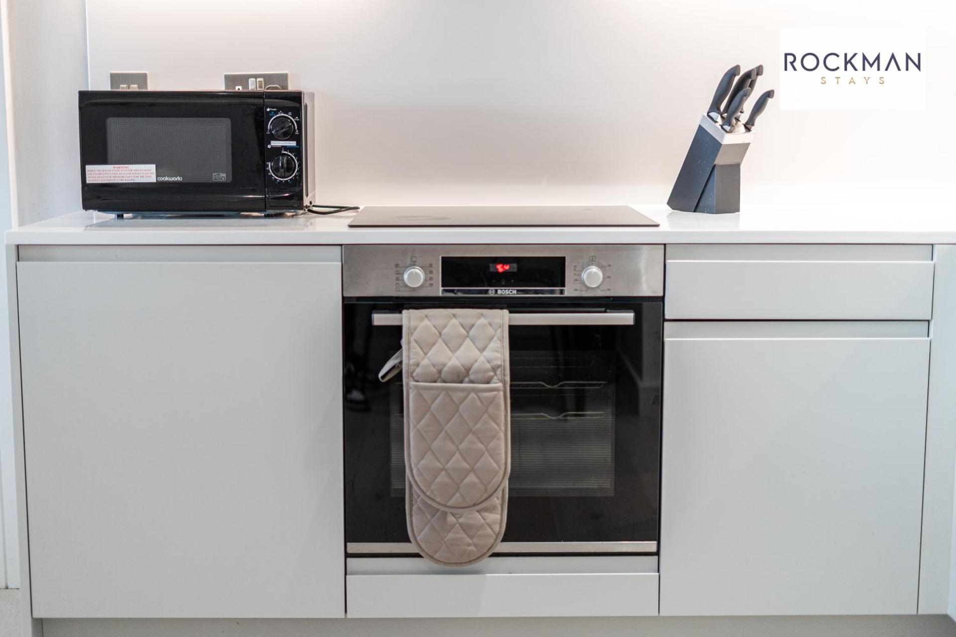 Library House Apartments - FREE PARKING - Contractor Hub - Superfast Wi-Fi - Long Term Stays