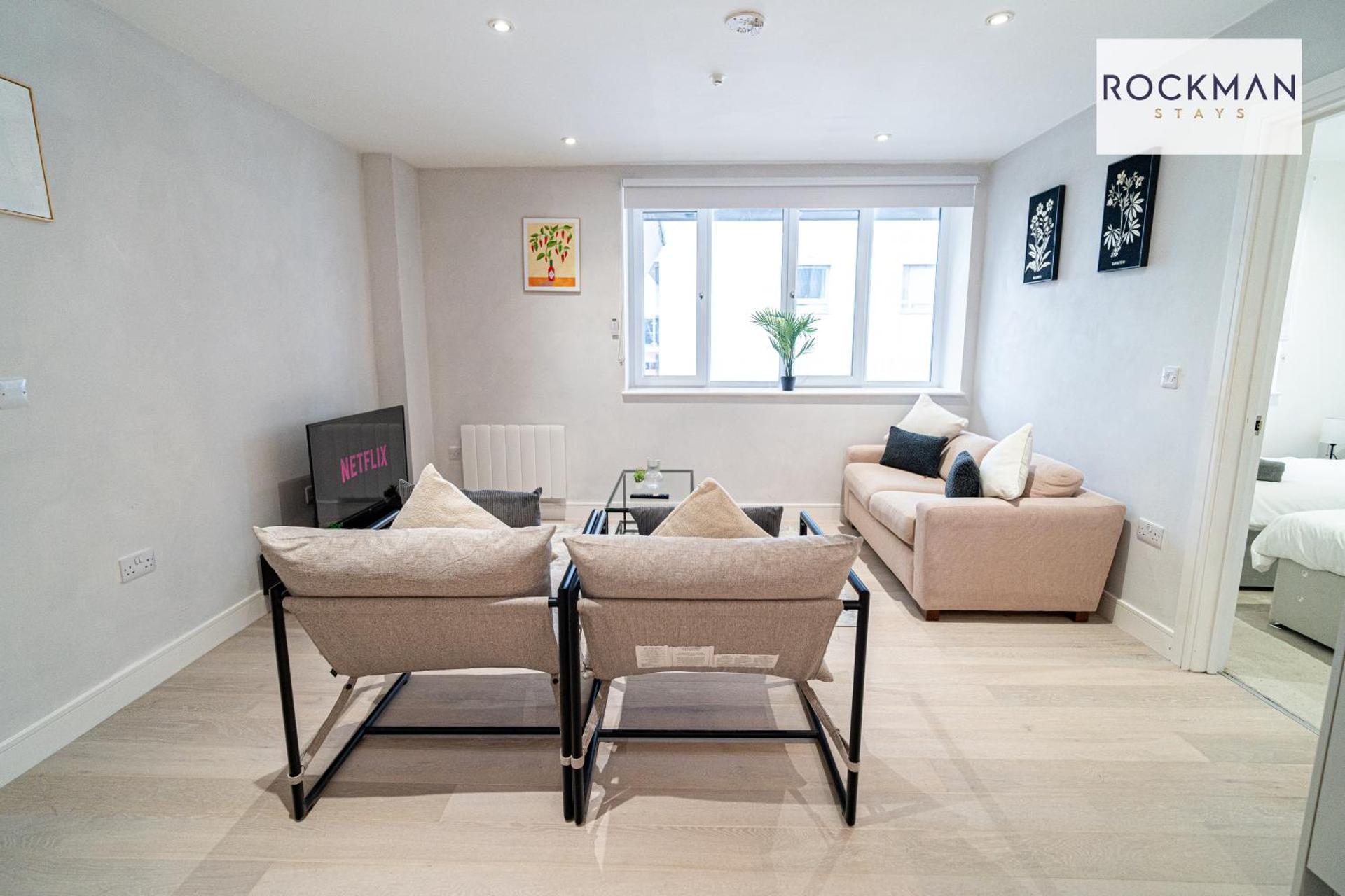 Library House Apartments - FREE PARKING - Contractor Hub - Superfast Wi-Fi - Long Term Stays