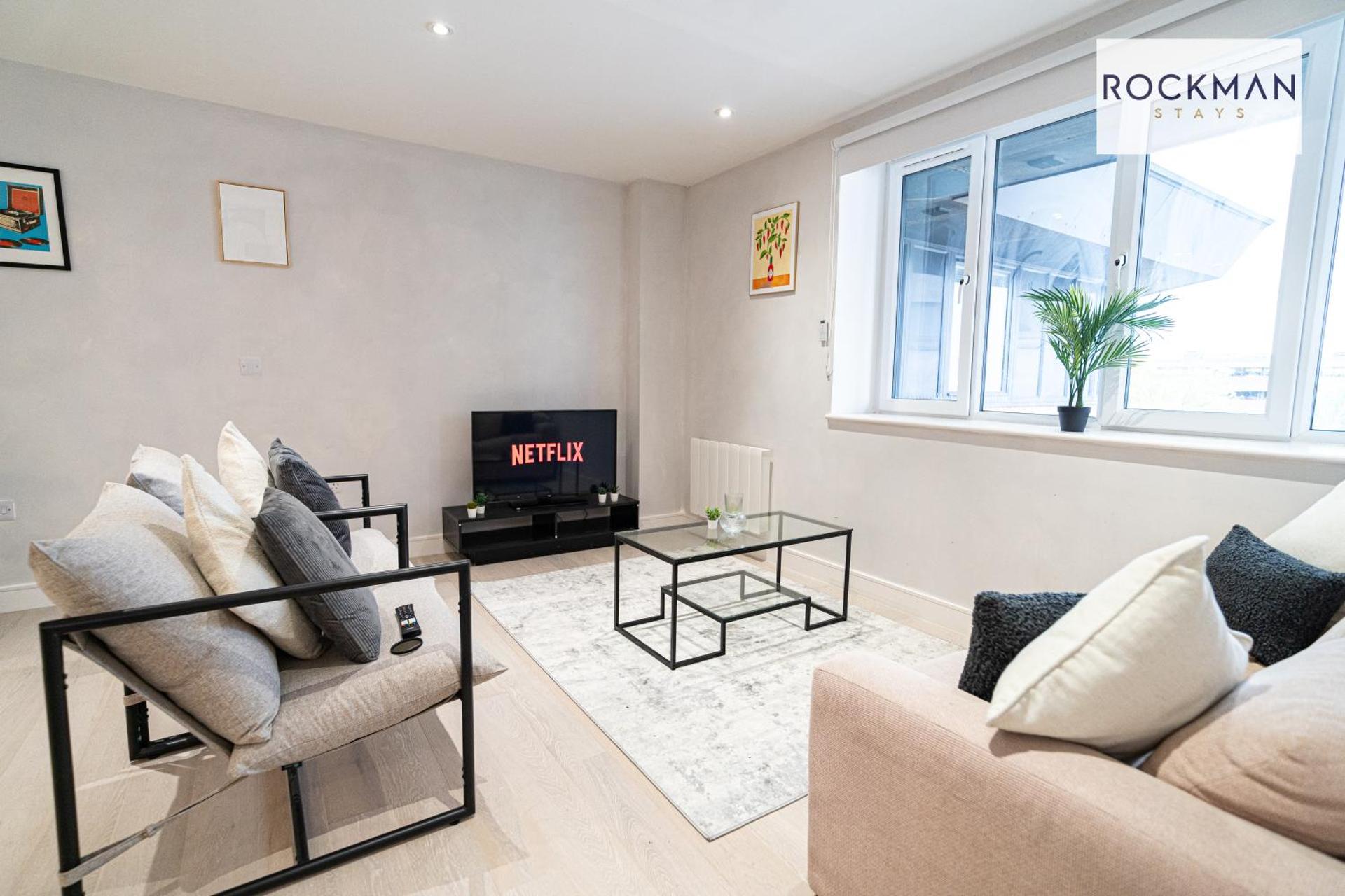 Library House Apartments - FREE PARKING - Contractor Hub - Superfast Wi-Fi - Long Term Stays