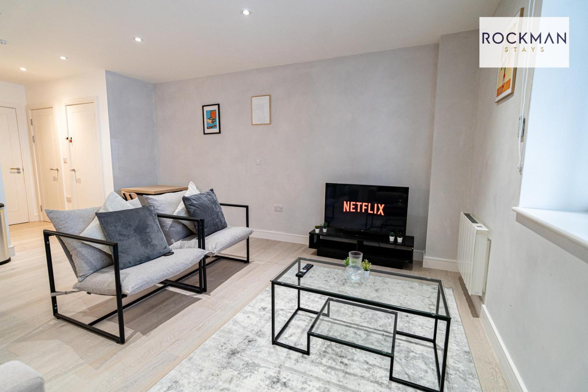 Library House Apartments - FREE PARKING - Contractor Hub - Superfast Wi-Fi - Long Term Stays