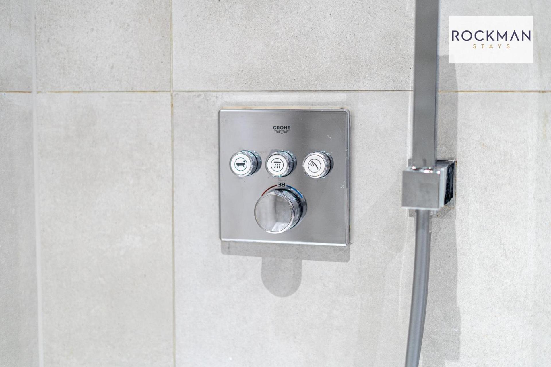 Library House Apartments - FREE PARKING - Contractor Hub - Superfast Wi-Fi - Long Term Stays