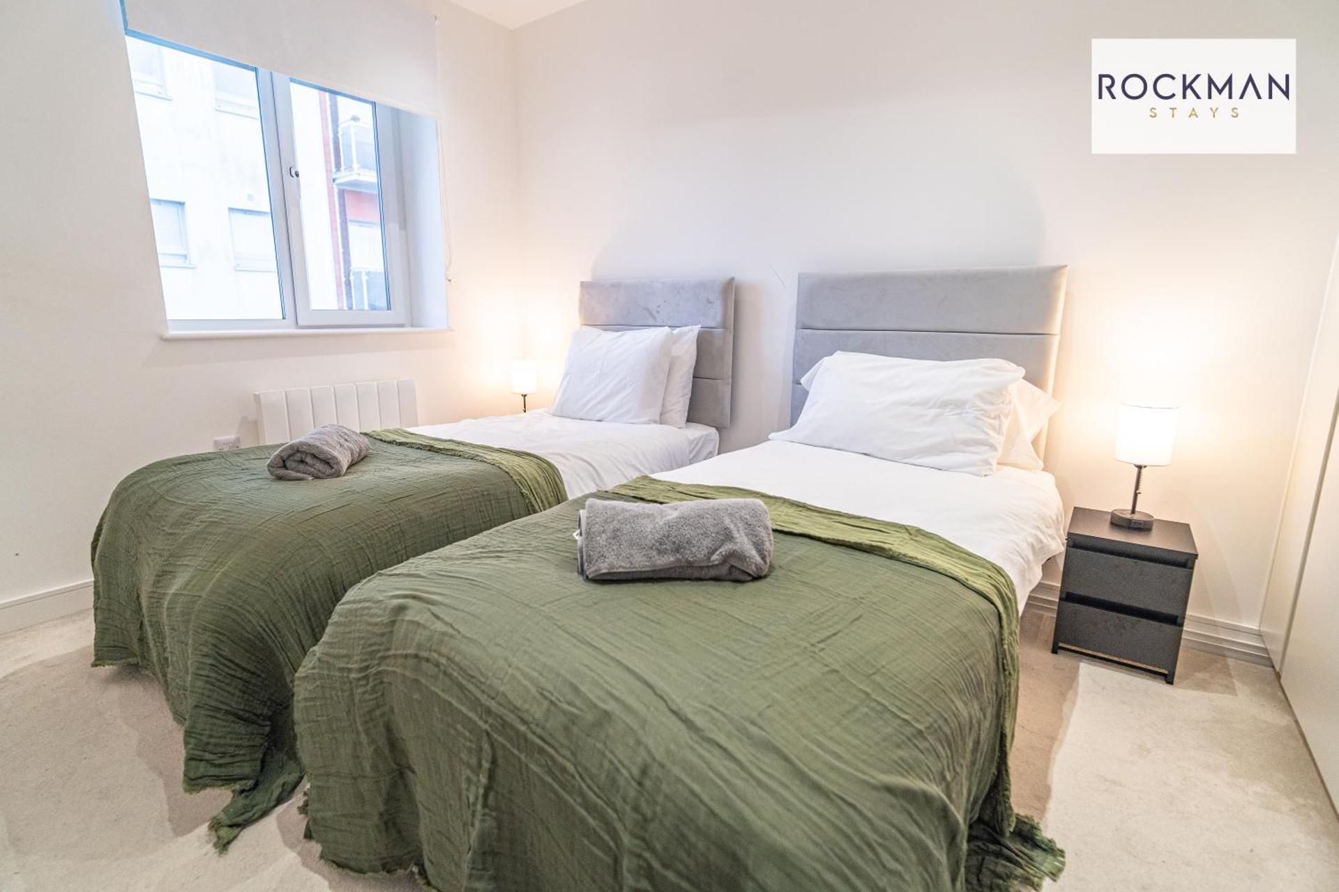 Library House Apartments - FREE PARKING - Contractor Hub - Superfast Wi-Fi - Long Term Stays