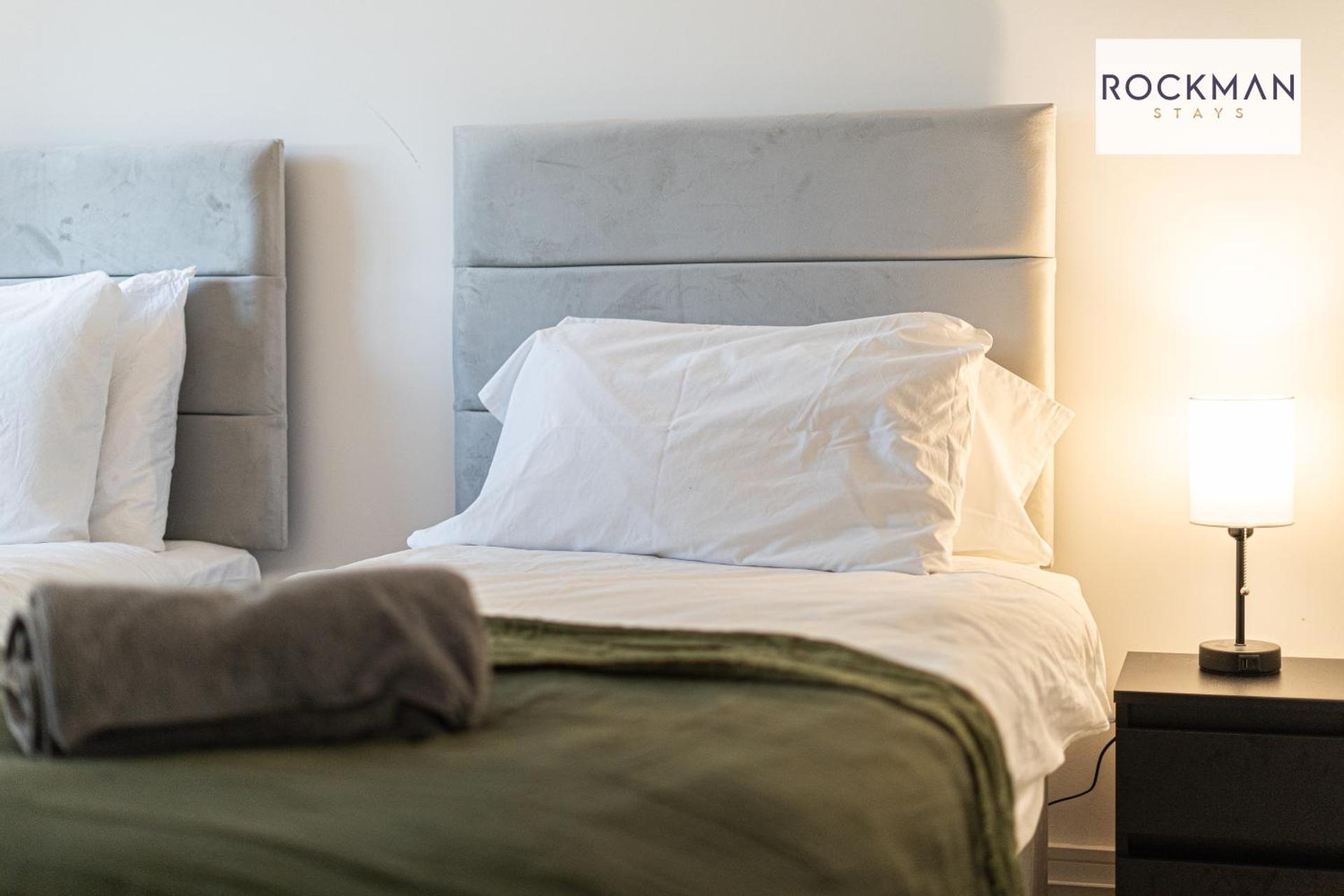 Library House Apartments - FREE PARKING - Contractor Hub - Superfast Wi-Fi - Long Term Stays