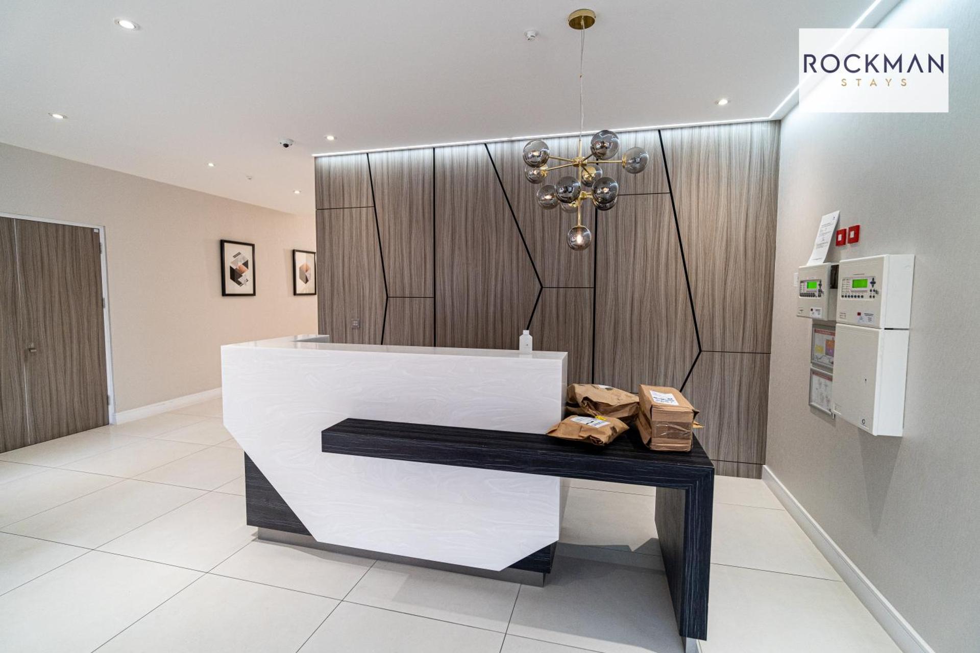 Library House Apartments - FREE PARKING - Contractor Hub - Superfast Wi-Fi - Long Term Stays