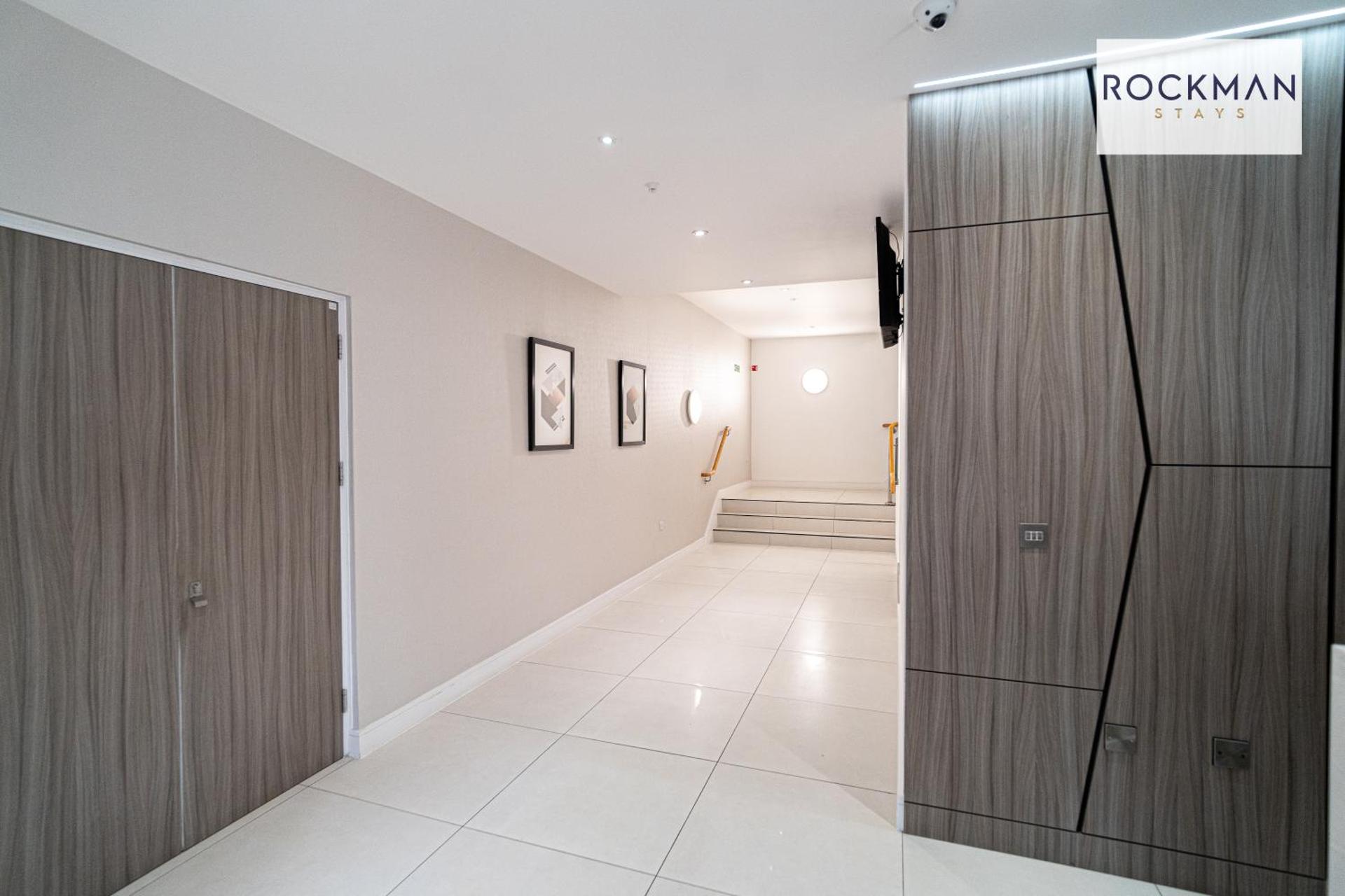 Library House Apartments - FREE PARKING - Contractor Hub - Superfast Wi-Fi - Long Term Stays