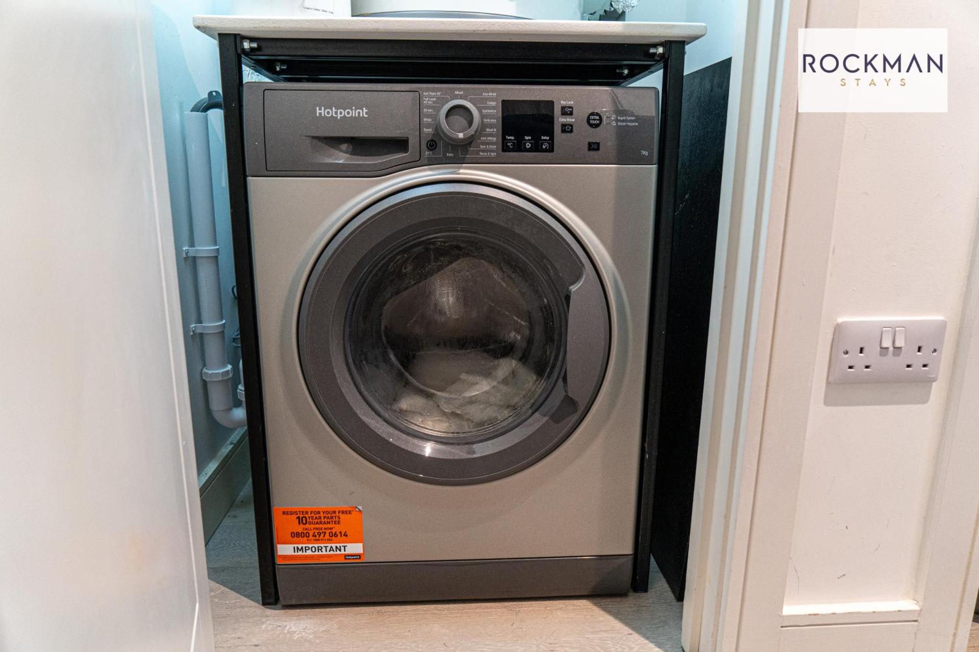 Library House Apartments - FREE PARKING - Contractor Hub - Superfast Wi-Fi - Long Term Stays