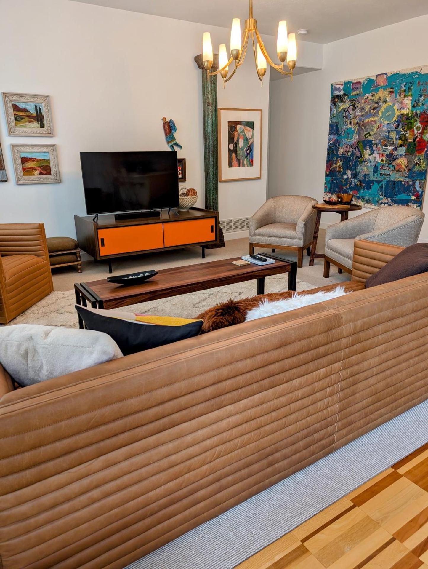 Central location close to Downtown and Mountain Views