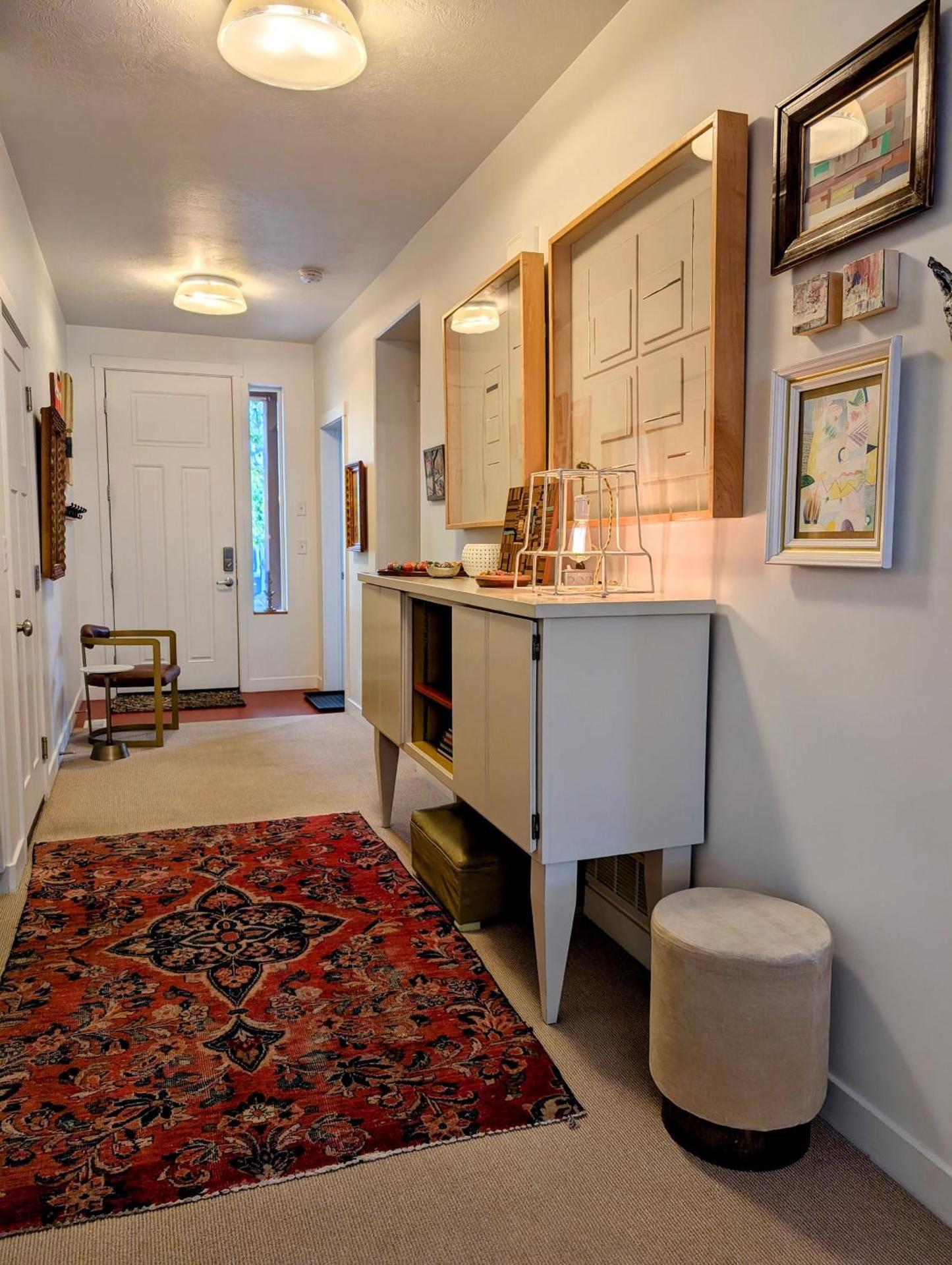 Central location close to Downtown and Mountain Views