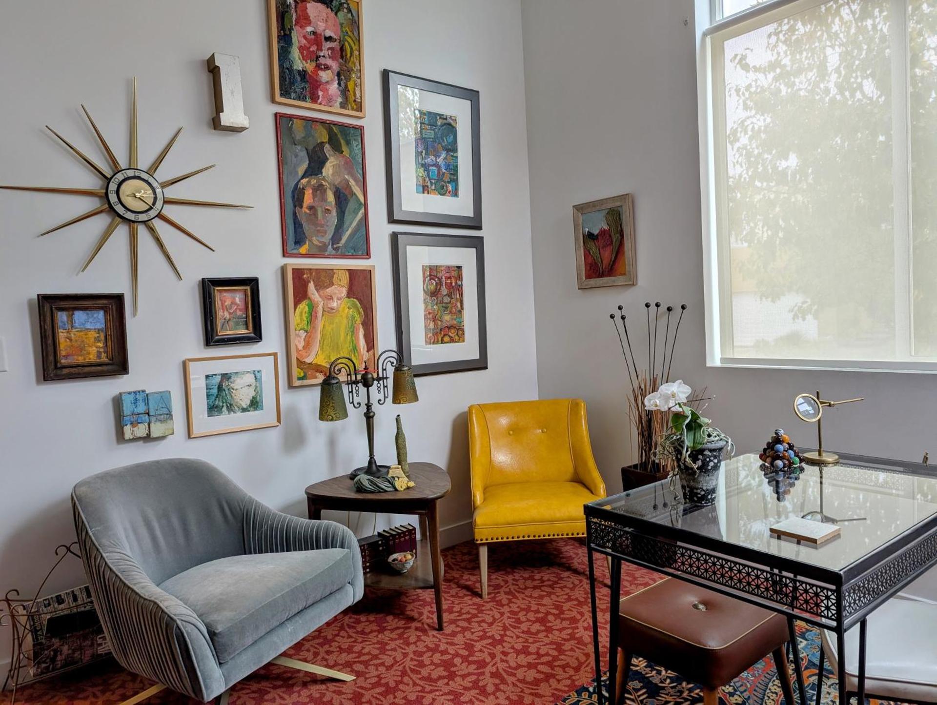 Central location close to Downtown and Mountain Views