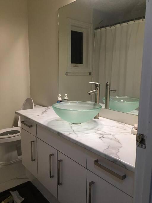 Renovated 4 bedrooms 20 sleeps Shopping Center