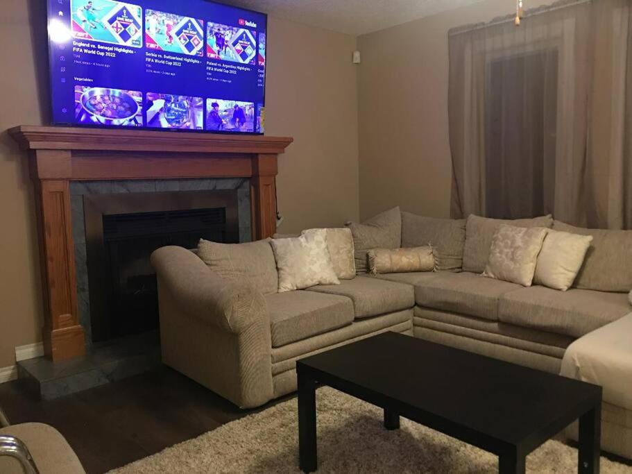 Renovated 4 bedrooms 20 sleeps Shopping Center