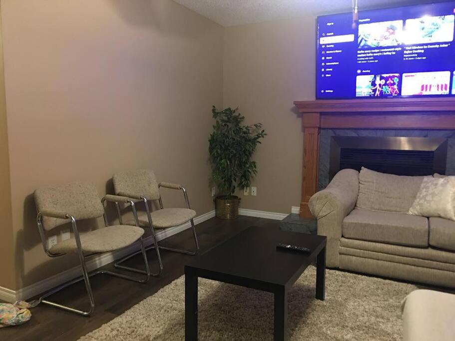 Renovated 4 bedrooms 20 sleeps Shopping Center