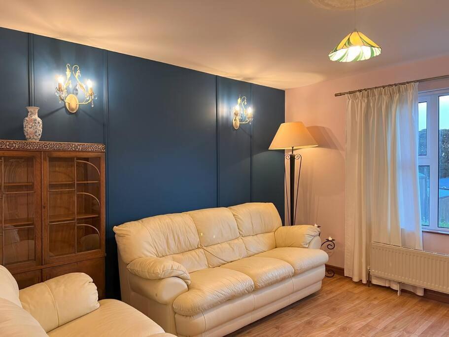 LILY'S LODGE - Beautiful Central Buncrana Home