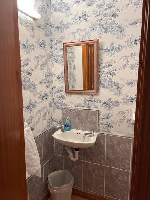 LILY'S LODGE - Beautiful Central Buncrana Home