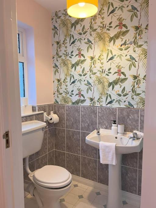 LILY'S LODGE - Beautiful Central Buncrana Home