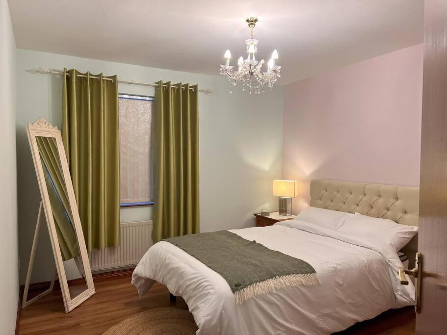 LILY'S LODGE - Beautiful Central Buncrana Home