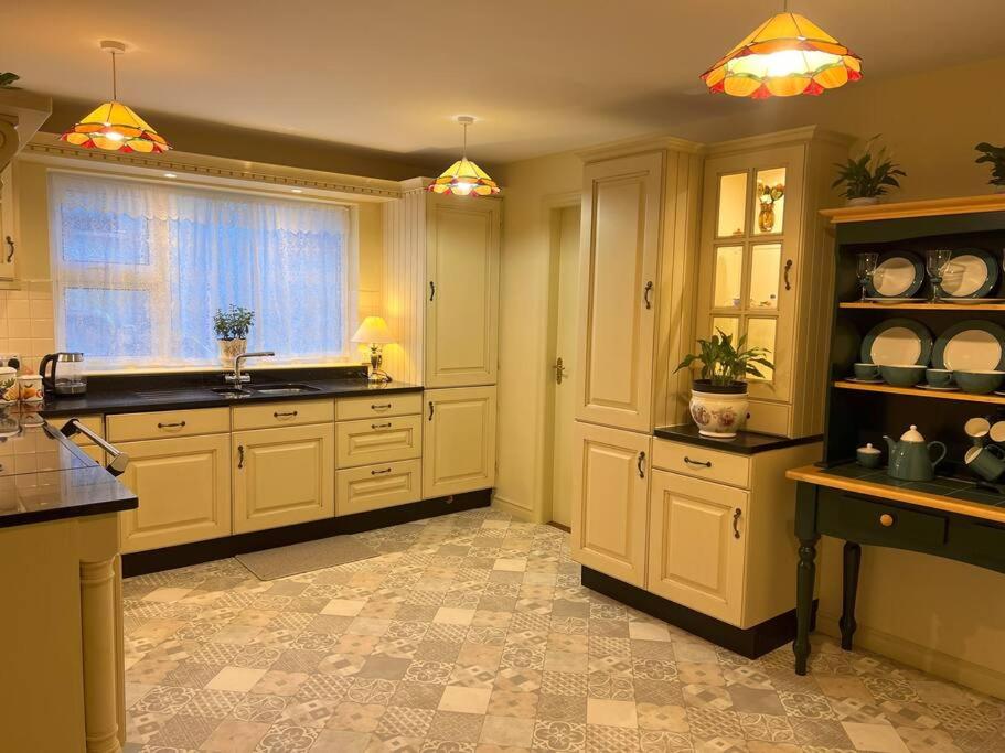 LILY'S LODGE - Beautiful Central Buncrana Home