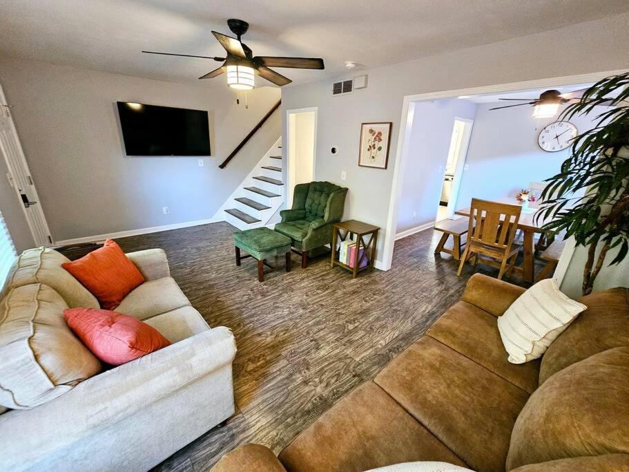 Communal lounge/ TV room