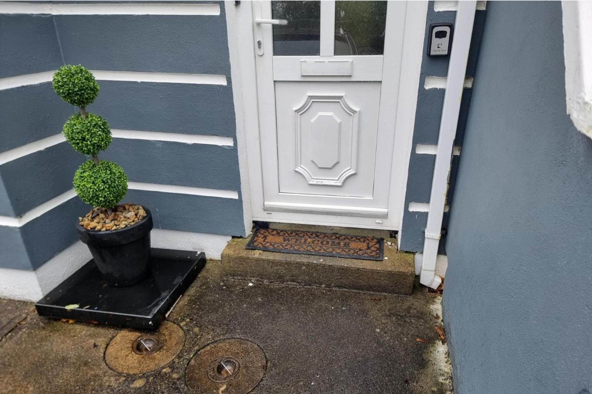 3-Beds Sleep 7 with Garden & Private Parking