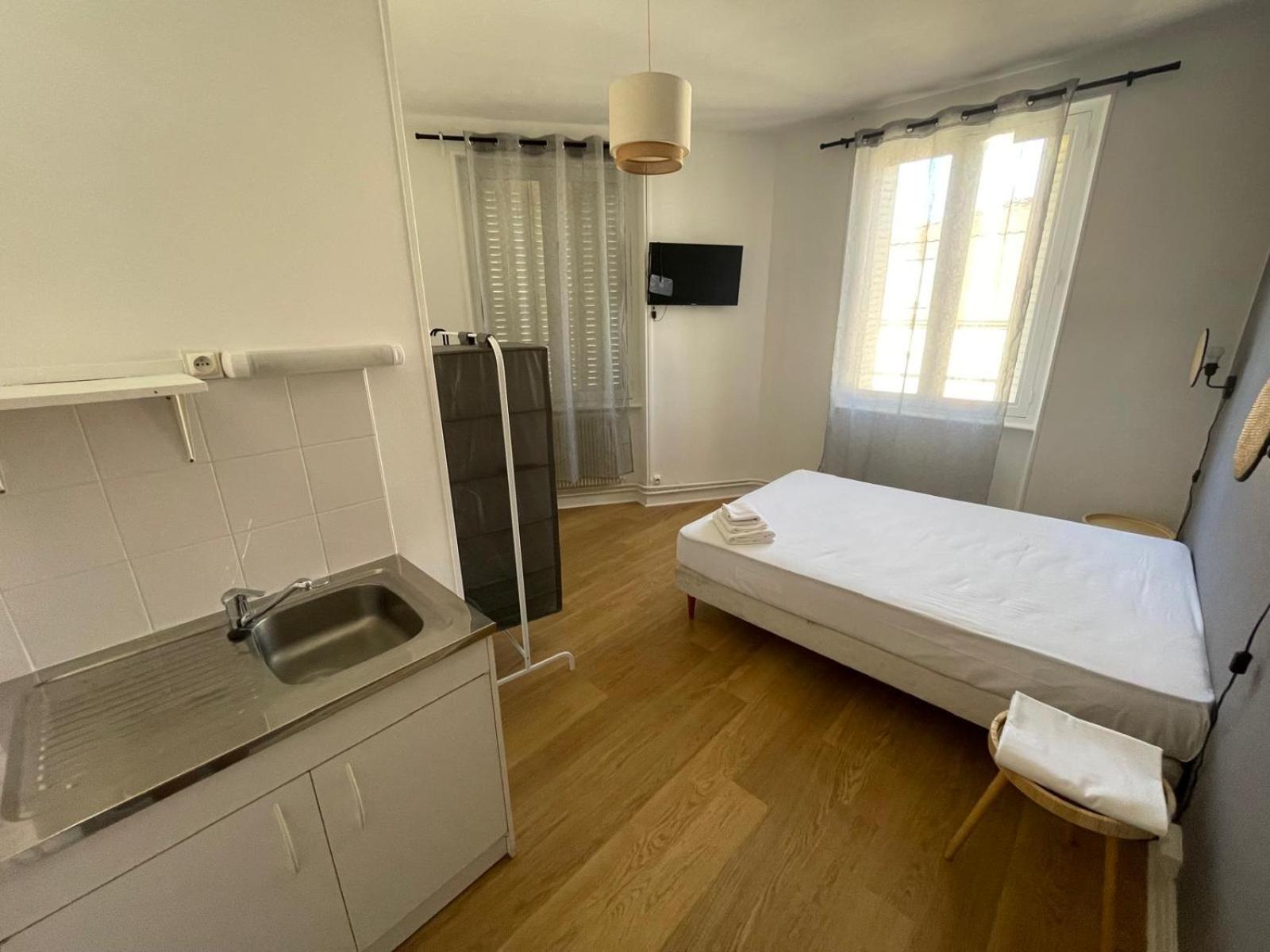 Hotel Clermont Airport