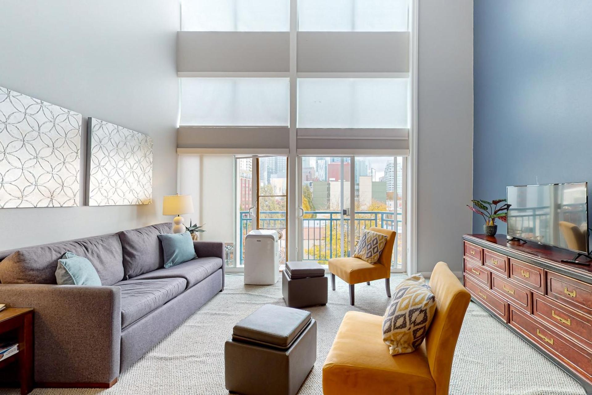 Belltown Condo Unit 733