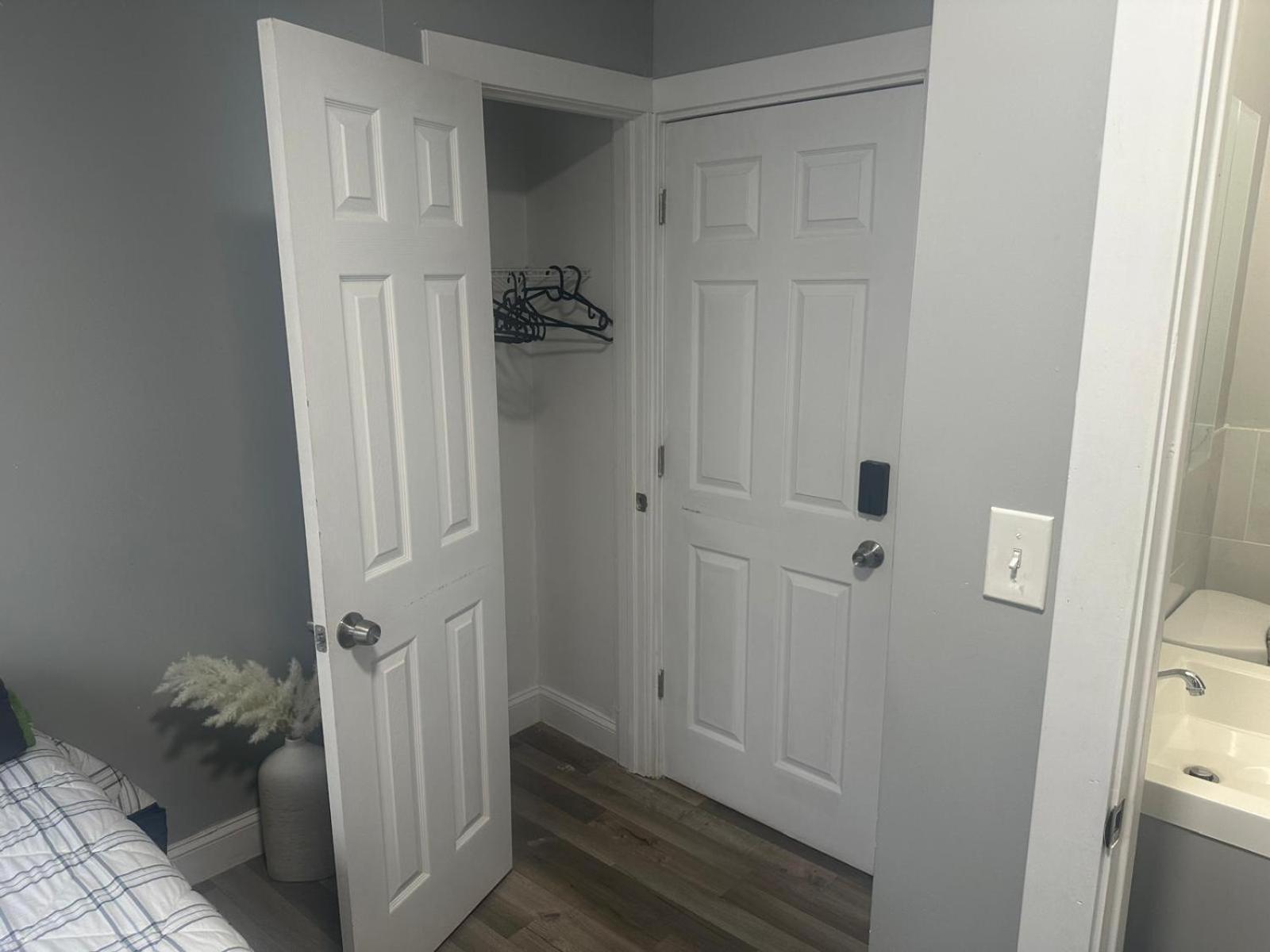 Divine Villa and Resort -26 Grace Street Irvington NJ -EWR airport -Prudential - NJIT -Penn station