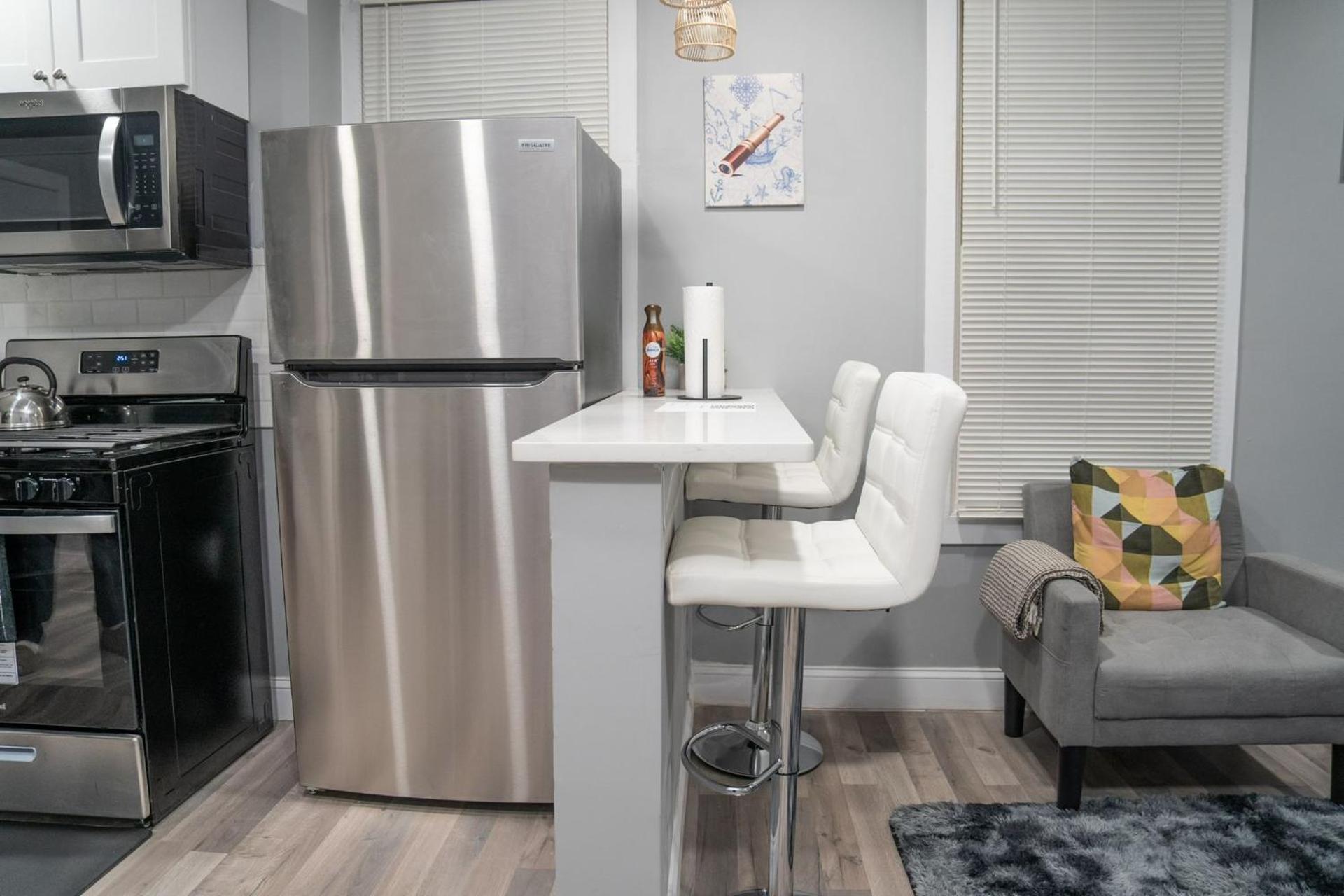 Divine Villa and Resort -26 Grace Street Irvington NJ -EWR airport -Prudential - NJIT -Penn station