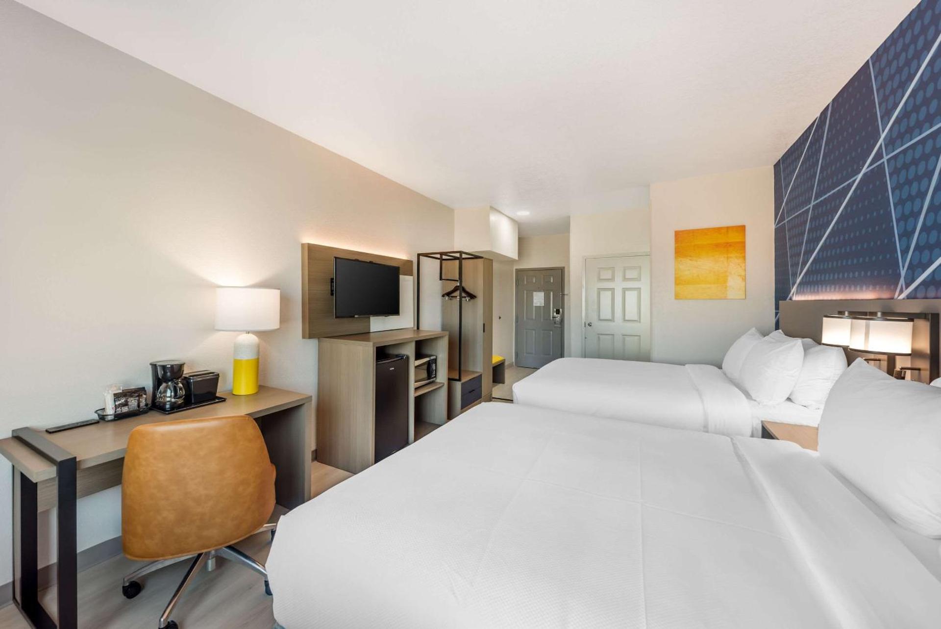 Communal lounge/ TV room