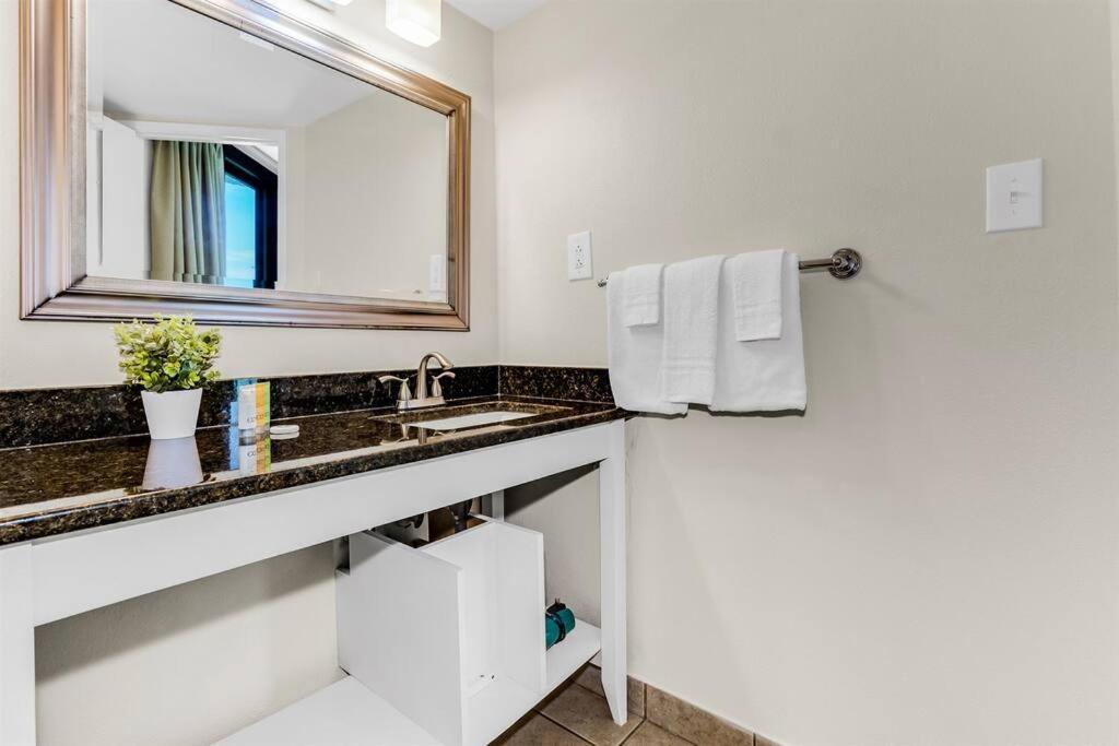 WINTER RATES! Supreme Oceanfront Studio, Dogs OK! 1126