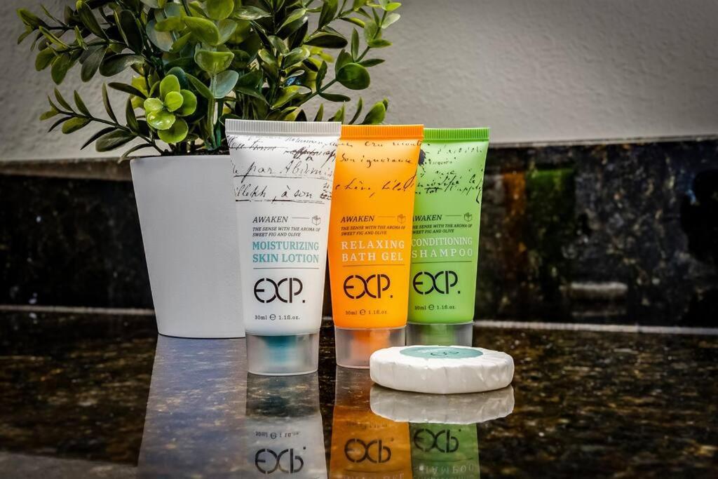 WINTER RATES! Supreme Oceanfront Studio, Dogs OK! 1126