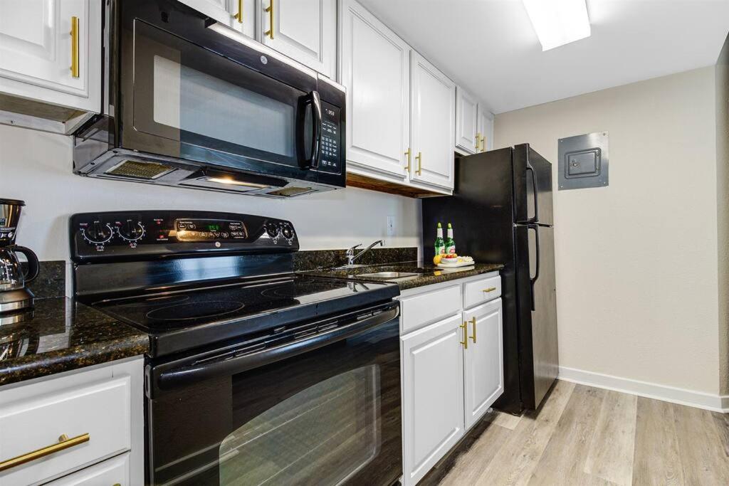 WINTER RATES! Supreme Oceanfront Studio, Dogs OK! 1126