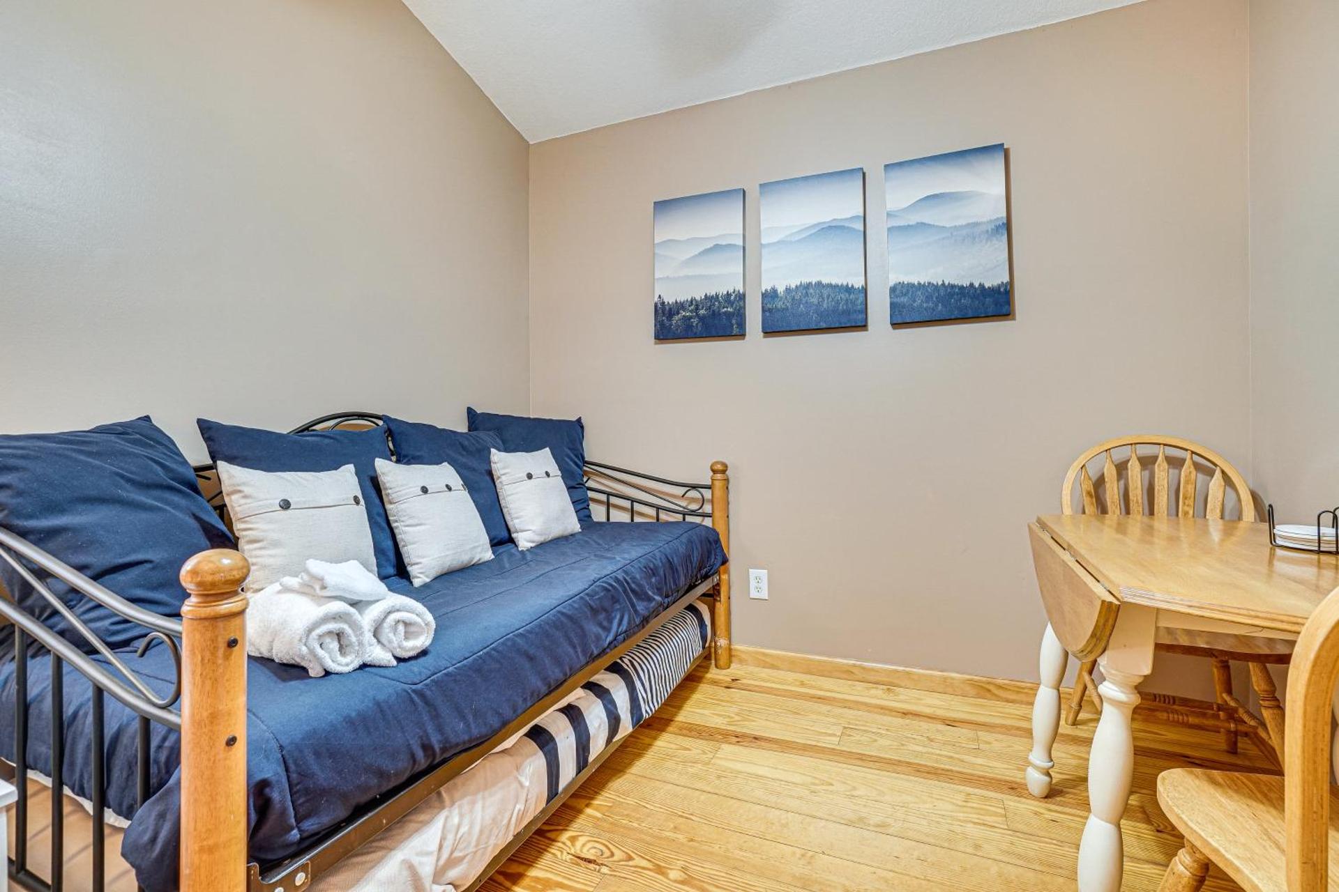 Spacious Home in Helen with Porch and Balcony!