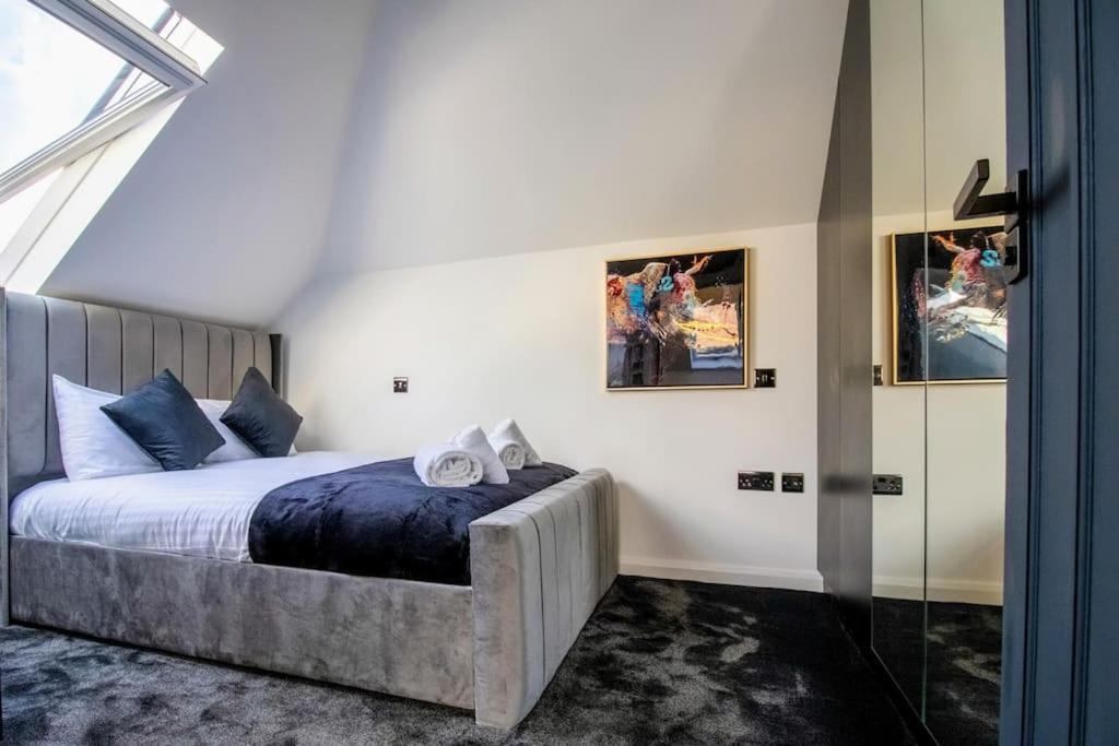 Luxury 4-Bedroom High-End Home, Includes Jacuzzi and Pool Table