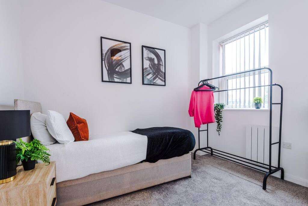 Stunning 2-Bedroom Apartment in Bolton