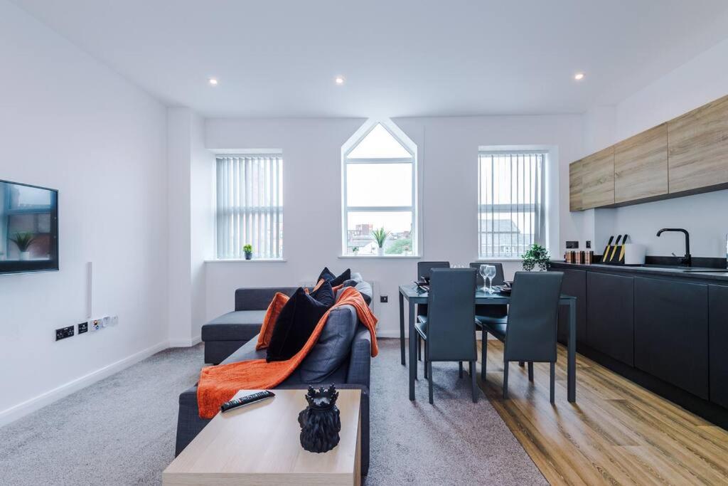 Stunning 2-Bedroom Apartment in Bolton