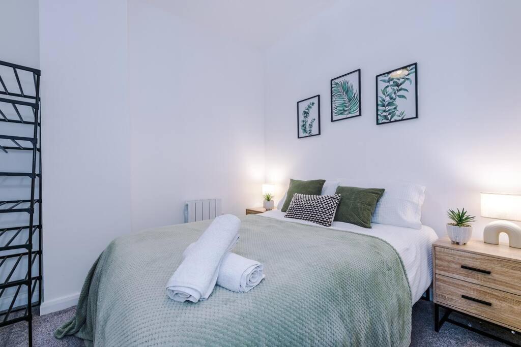 Stunning 2-Bedroom Apartment in Bolton