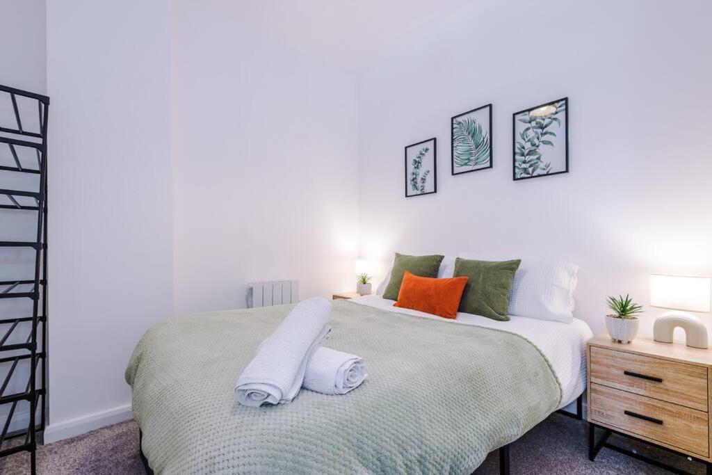 Stunning 2-Bedroom Apartment in Bolton