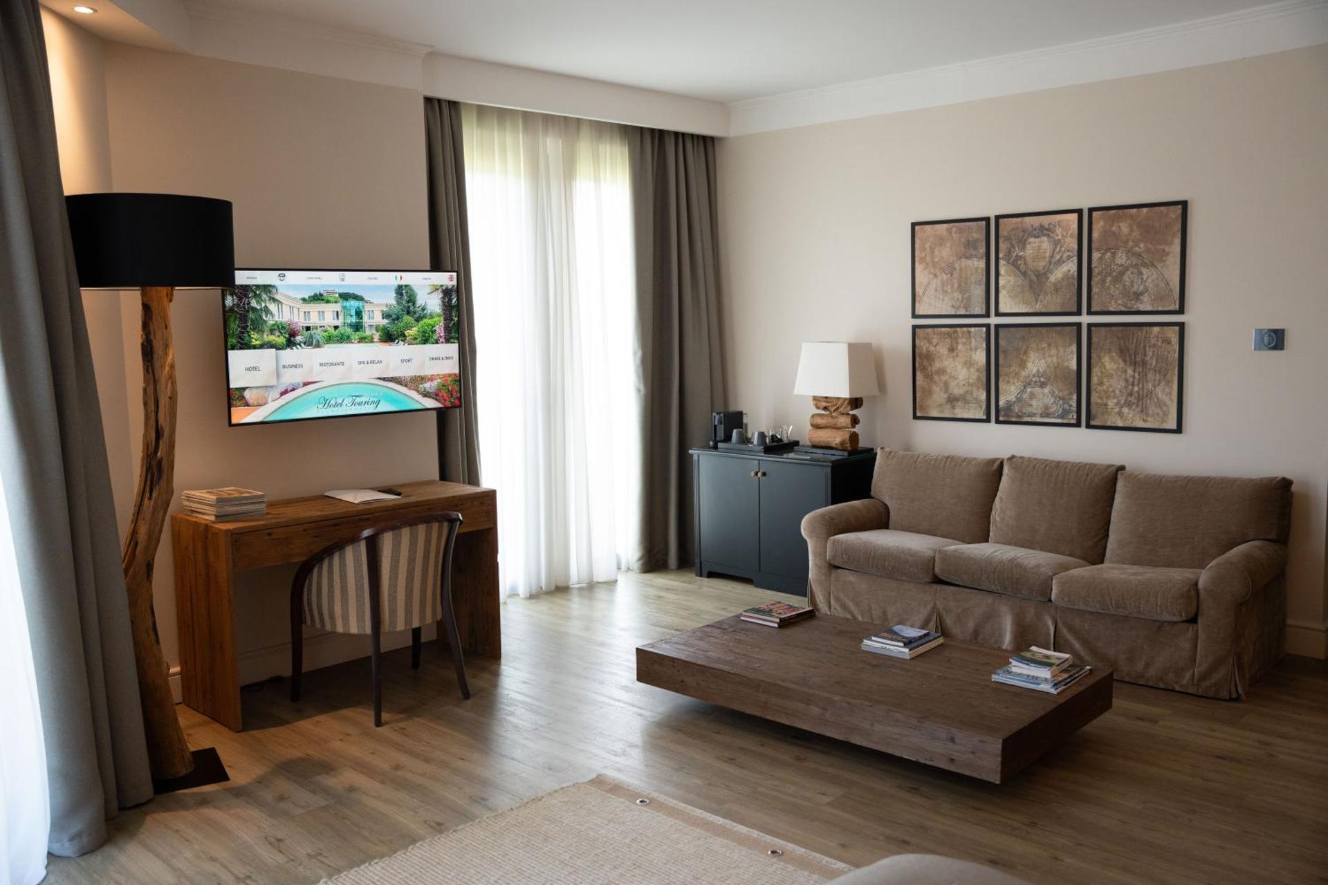 Communal lounge/ TV room