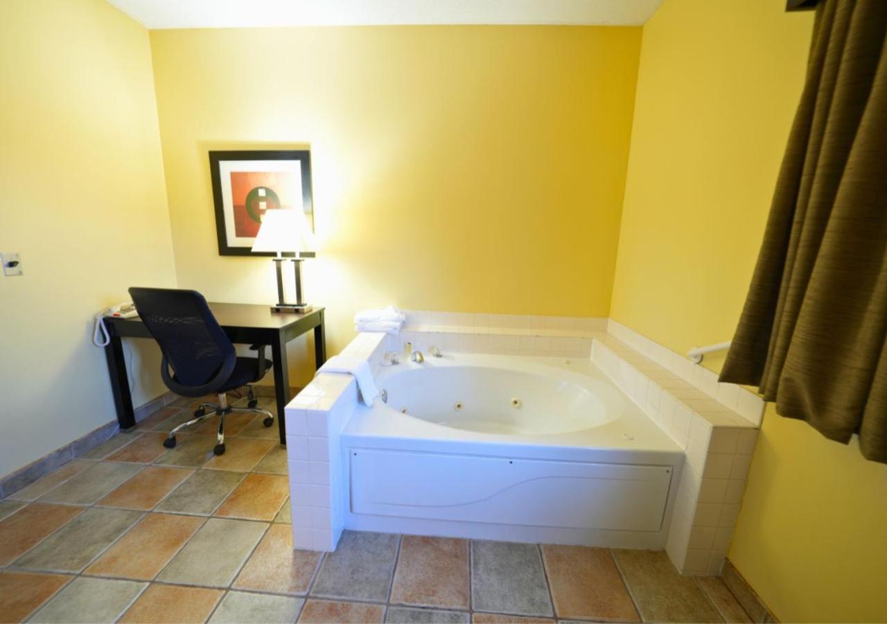 Rock Island Inn & Suites Streator , IL