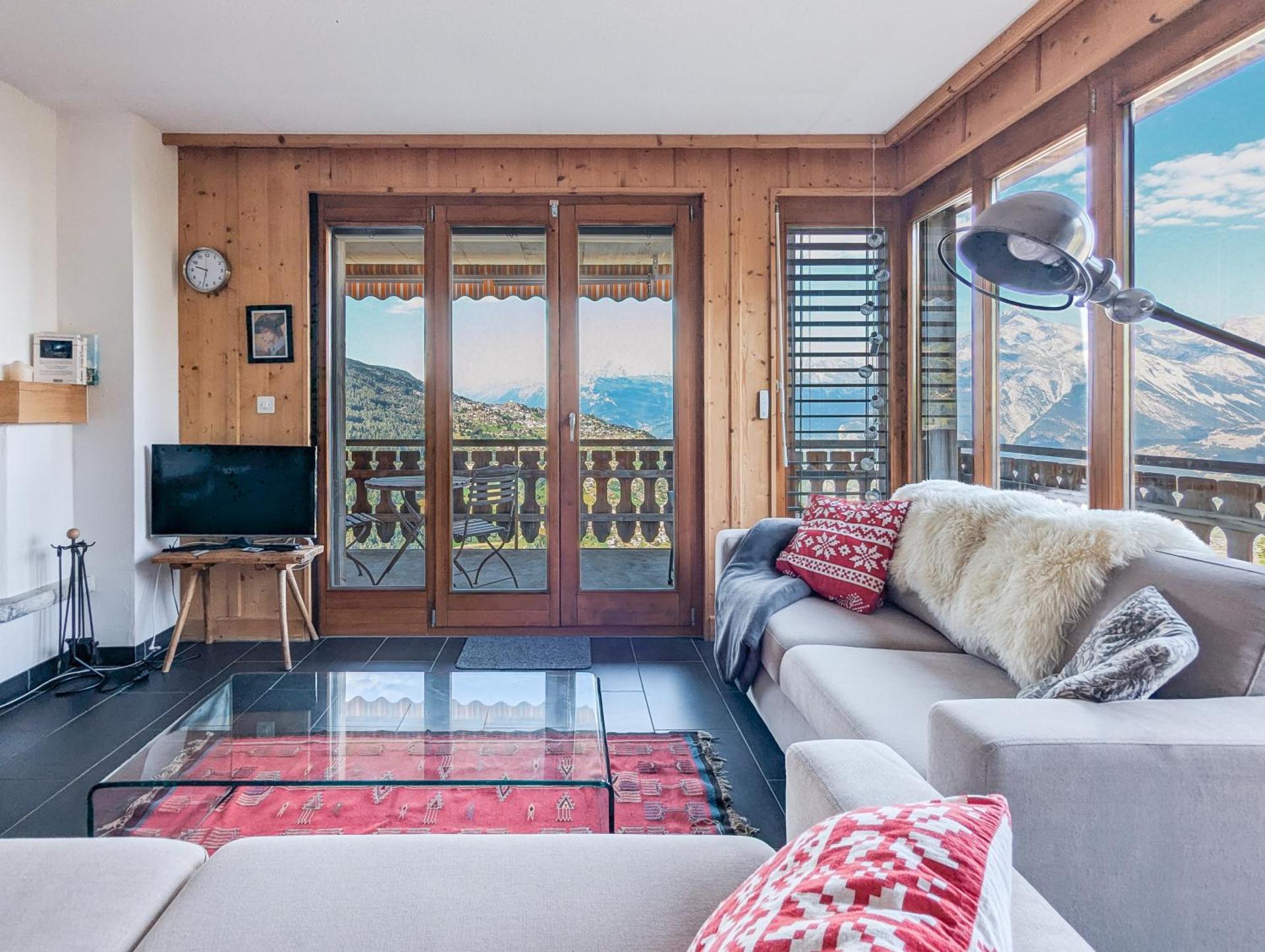 Communal lounge/ TV room