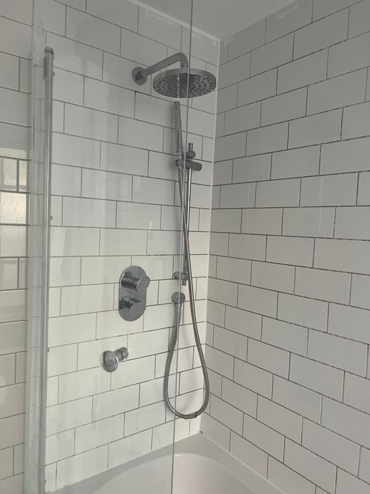 Stylish apt in a 1938 building with parking