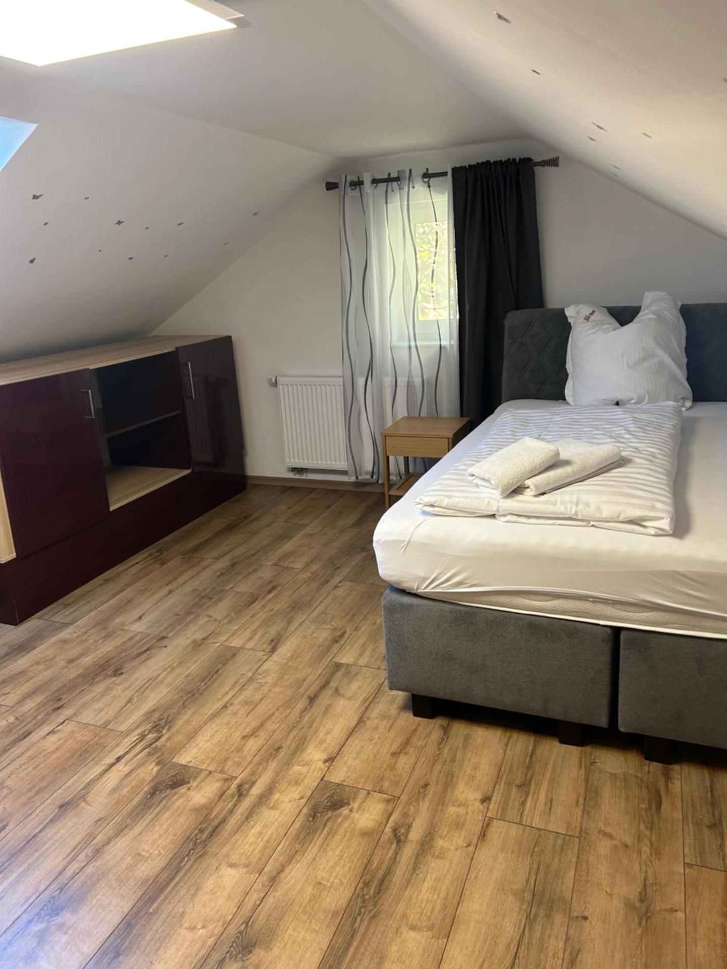 Standard Triple Studio