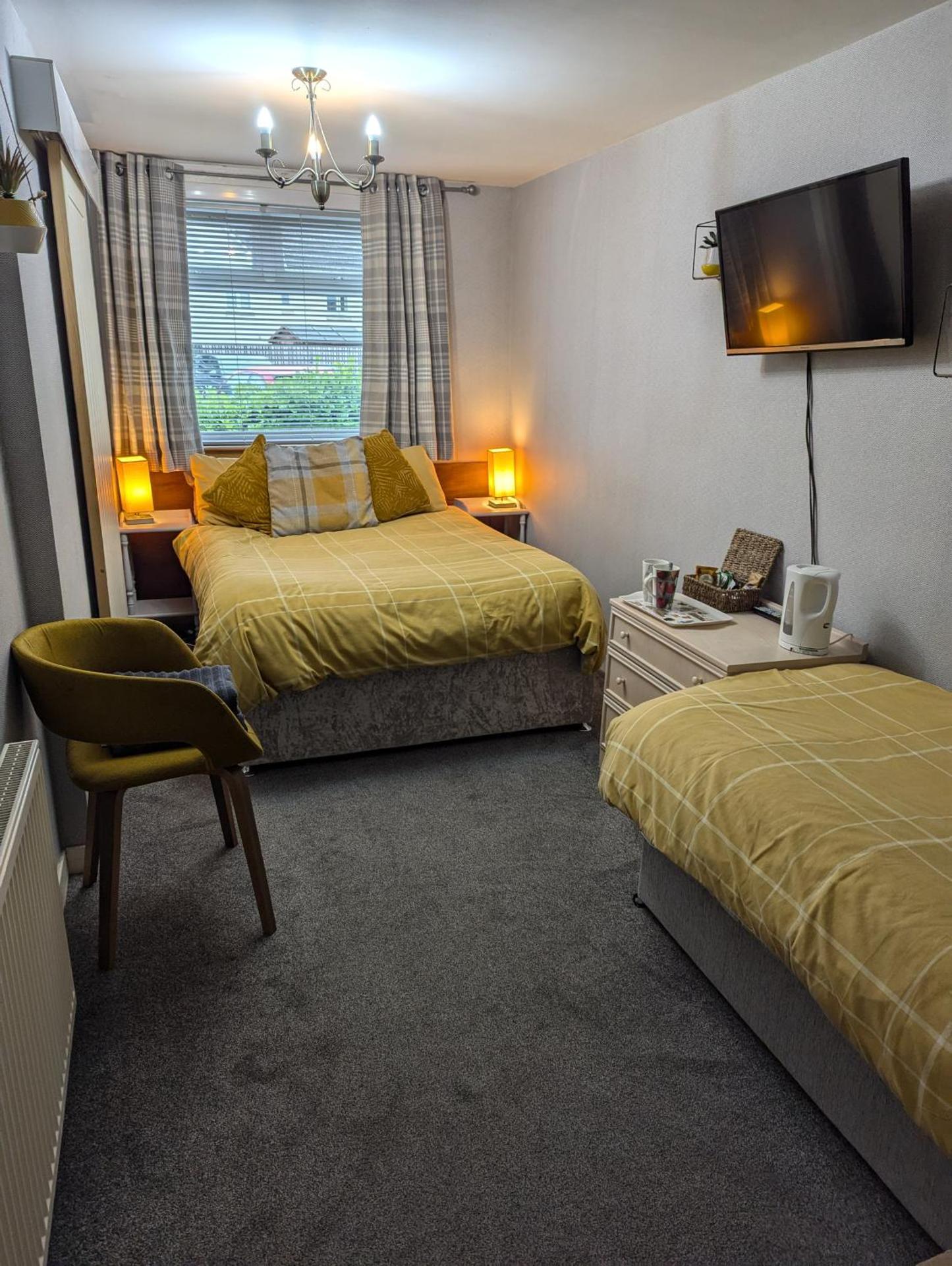 Family Room (2 Adults + 1 Child)