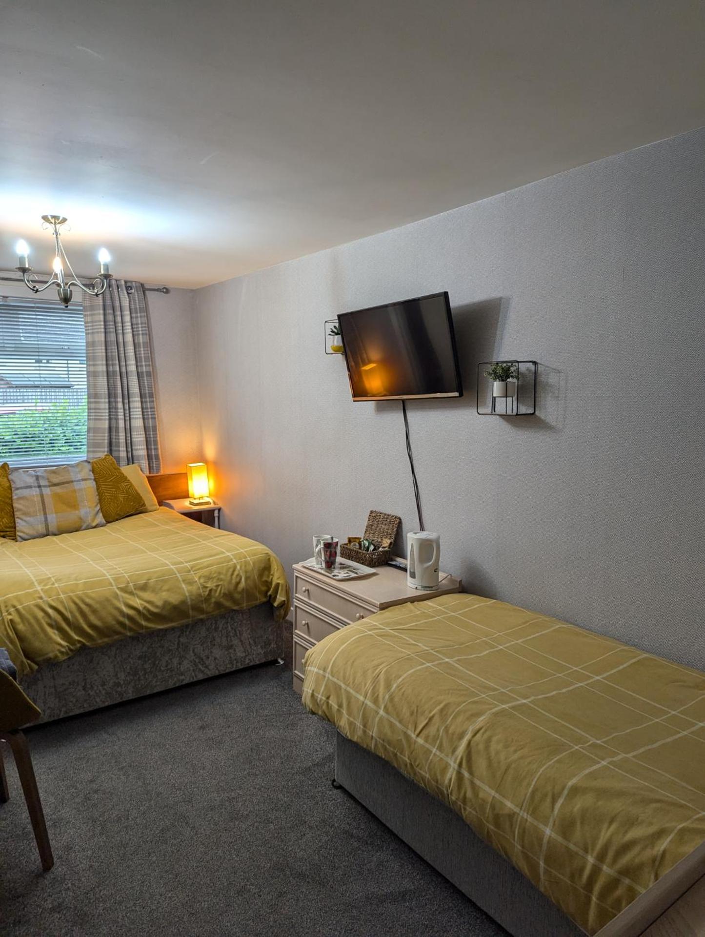 Family Room (2 Adults + 1 Child)