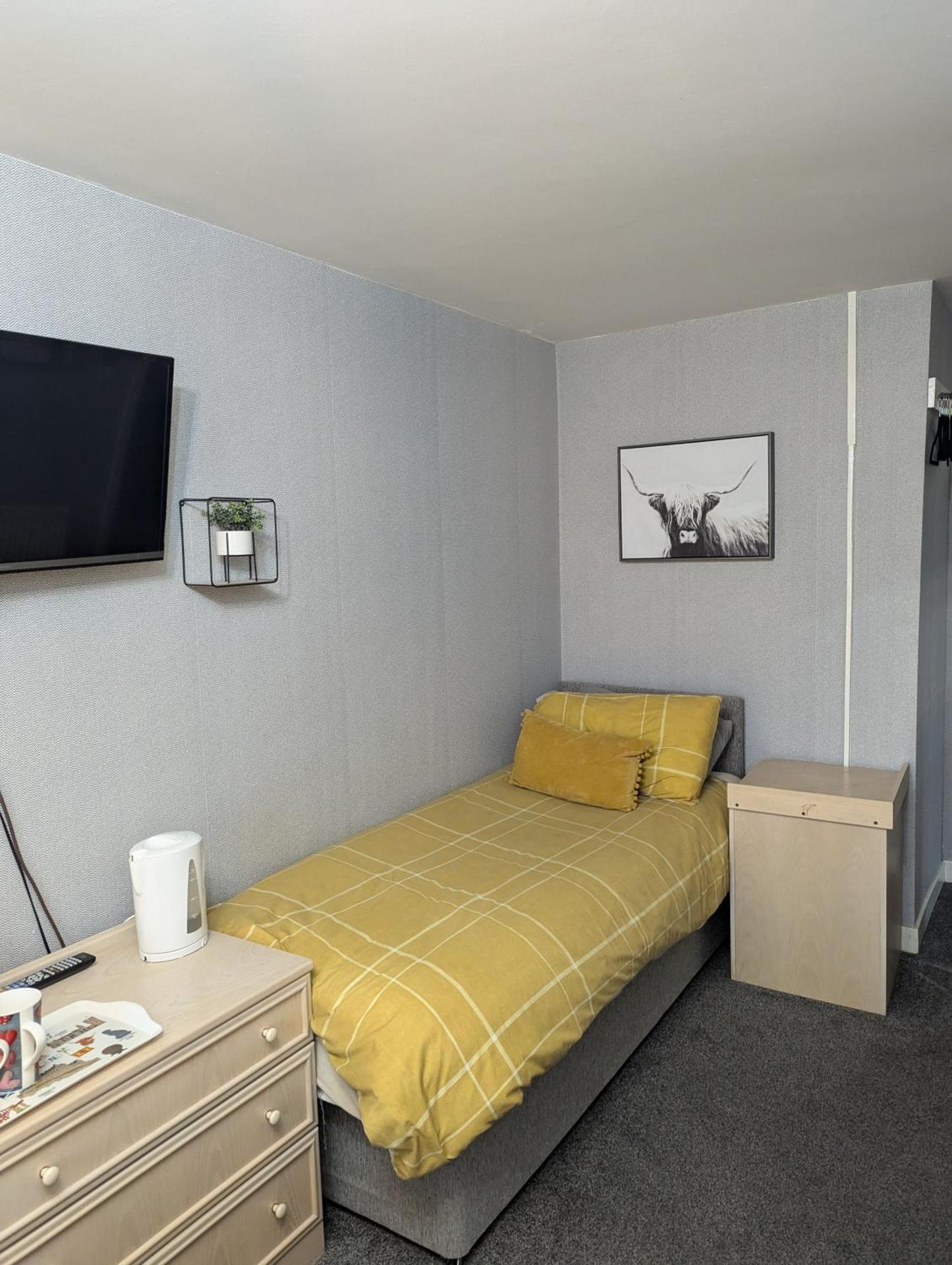 Family Room (2 Adults + 1 Child)