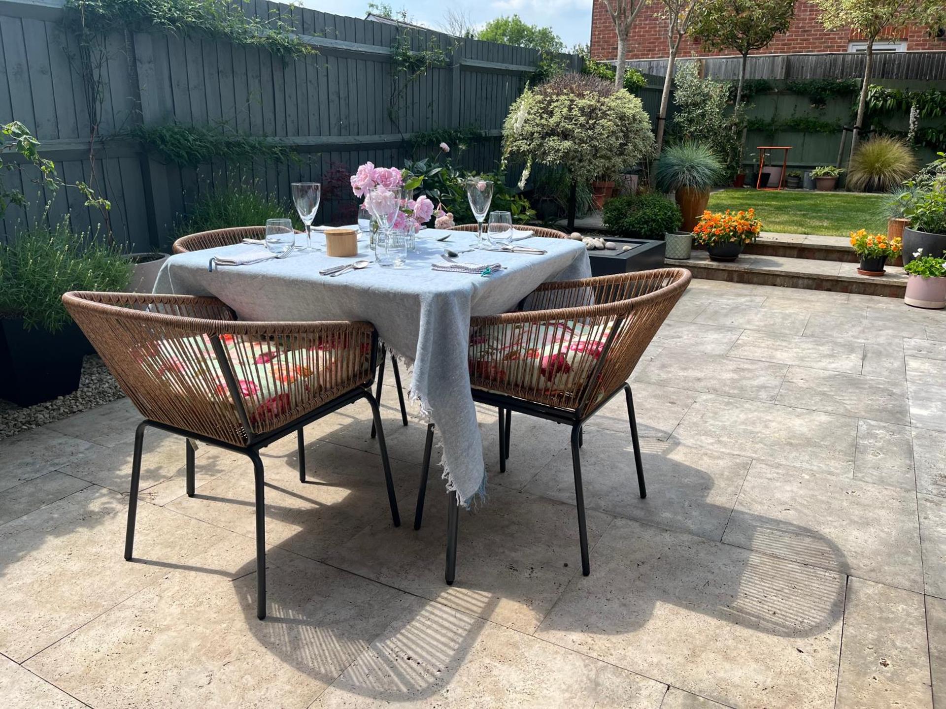 Bright, modern & close to historic town