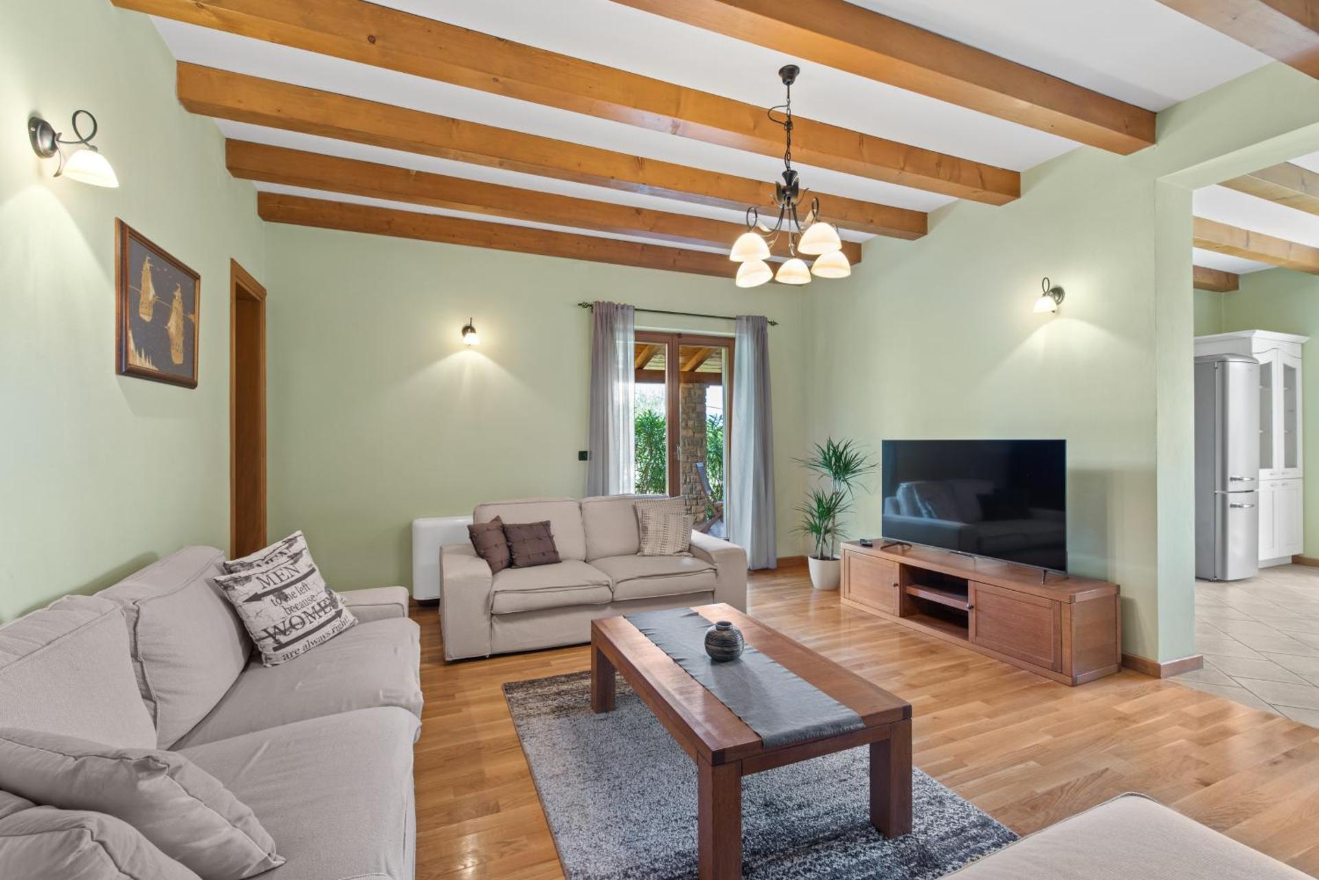 Communal lounge/ TV room