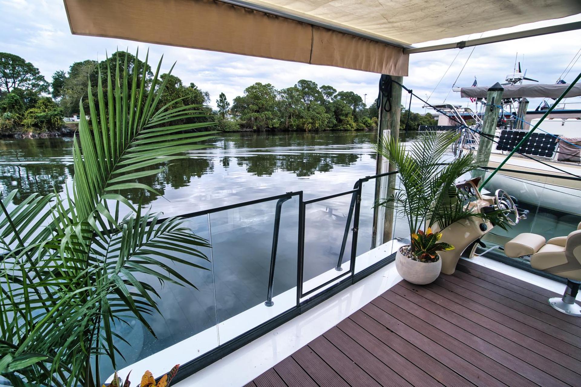Unique Houseboat Rental
