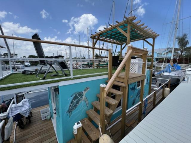Unique Houseboat Rental